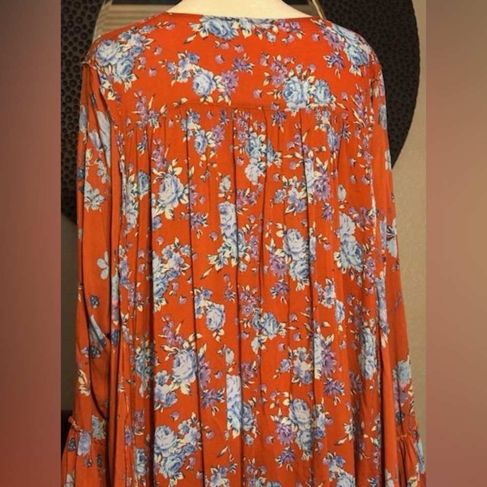 Free People Loretta Floral Boho Tunic top with pockets size XS runs large - Picture 10 of 13
